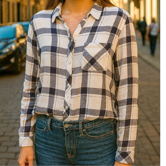 Rails Women's Black-White Plaid Button-Down Shirt – Size S, Pre-Owned - Picture 1 of 7